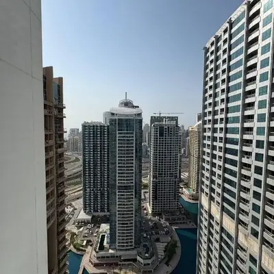 Modern 1BR with city views large space