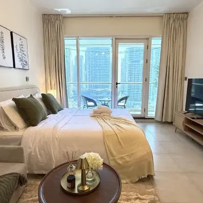 Studio with Amazing Lake Views in Arch Tower