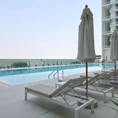 Royalton - Modern JVC Studio Escape