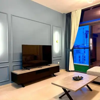 Mahenti - Sunlit Spacious Apartment in JVC