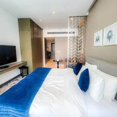 Bright And Spacious Canal View Appartment