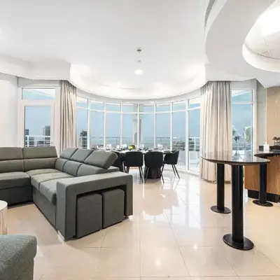 Amazing Palm View - Prime Location - Spacious
