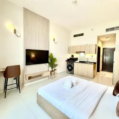 Signature Horizon Studio with Boulevard Views