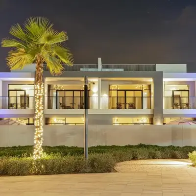 Luxe 6BR Semi-Detached Villa Steps from the Lagoon