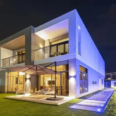 Luxe 6BR Semi-Detached Villa Steps from the Lagoon