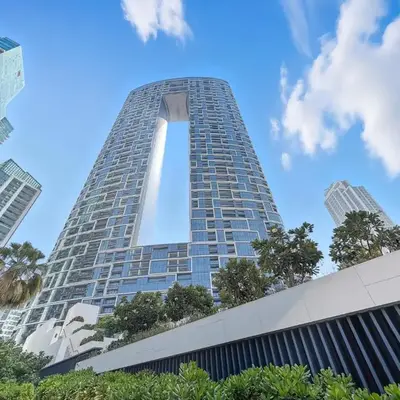 Prestigious 2BD Seaside Apartment