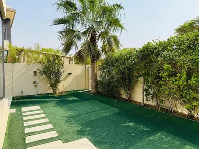 a yard with a fence and a palm tree at 5 bedroom Villa in Maple 2 Dubai Hills Estate in Dubai