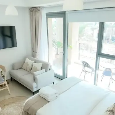 Chic Downtown Studio Few Steps to Burj Khalifa by Simply Comfort