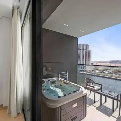 Luxury Studio with Private Jacuzzi &Canal View