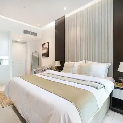 Elegant 1-Bedroom Apartment at Downtown Dubai with Stunning Canal & Skyline Views