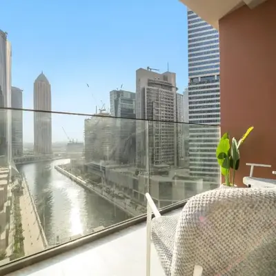 VayK - Bright Studio Overlooking The Canal in Business Bay