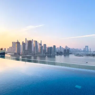 Palm Jumeirah Sea-View Stay - Infinity Pool - Beach - Gym - Padel