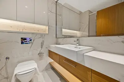a bathroom with a sink and a toilet and a mirror at Estudio Sultan en Dubái por beBalmy in Dubai