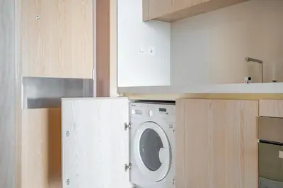 a kitchen with a washing machine in a kitchen at Blueground The Palm Jumeirah pool nr Atlantis DXB-1712 in Dubai