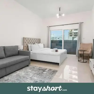StayShort - Chic Studio Apartment in JVC Sleeps 4