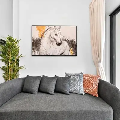 Golden Stays - Cozy 1BR Retreat I Skyline Views & Urban Charm
