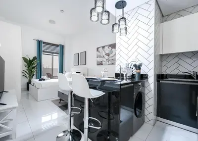 Gallery image of Stayshort - Minimalist Studio Apartment in JVT Sleeps 2 in Dubai