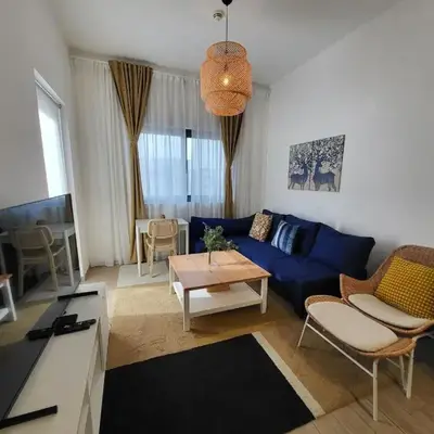 Bright 2BR Apartment 5-Min Walk to Metro & Mall 1124