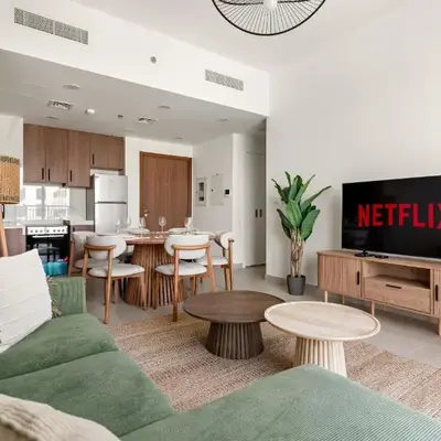 VayK - Chic 2BR in Town Square with Pool View