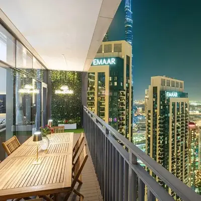 Spacious Lux 4 Bed with Large Balcony and Burj View by Vista Stays Dubai