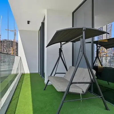 Golden Stays - Luxury 1BR Apartment I Cinema Access I Pool & Gym