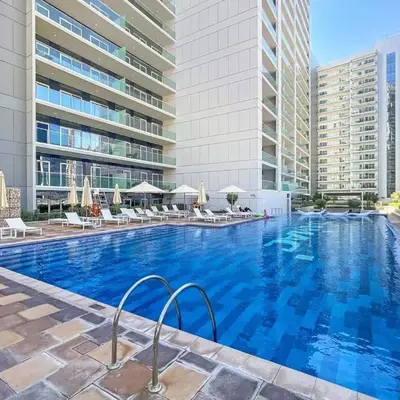Modern 1-Bedroom Luxury Stay with Lake View in Reva