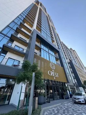 a building with a car parked in front of it at Evasion de luxe avec vue piscine, billard et lounge, à 15 minutes burj khalifa in Dubai