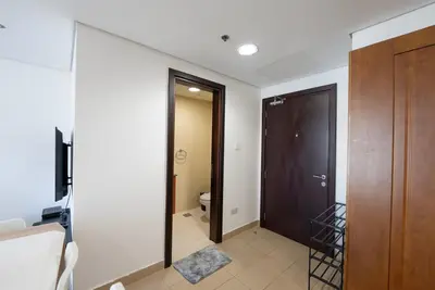 a hallway with a door leading to a bathroom at Modern 1 BHK Retreat in Lakeside JLT in Dubai