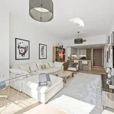 Trendy Marina 2-Bedroom Apartment