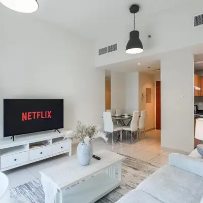 Bright 2BR in Dubai Marina - Close to beach