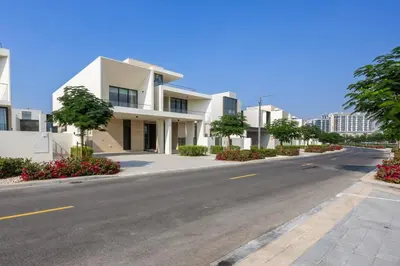 an empty street in front of a building at Vacationer l Breathtaking 5 Bed Villa l Luxurious & Spacious in Dubai