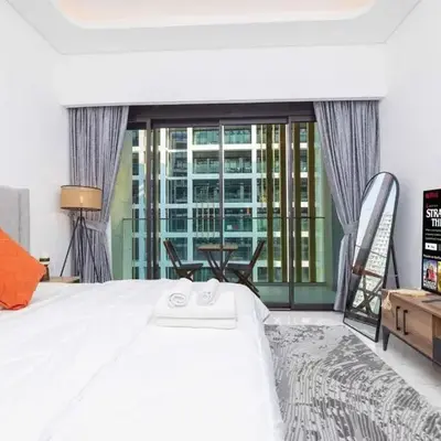 Bright Studio with Pool Access - Azizi Riviera