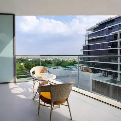 Warm & Stylish Studio with Balcony