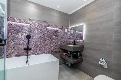 a bathroom with a tub and a sink and a bath tub at Luxury 2BR Sea View Jumeirah Beach Residence in Dubai