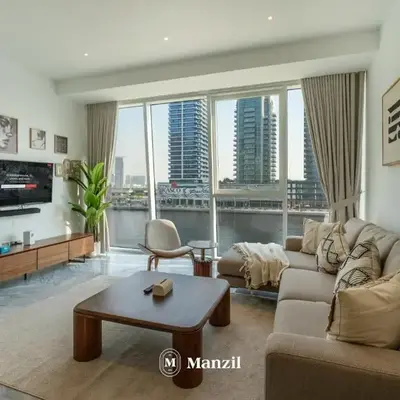 Modern 1BR with Stunning Lake View in Business Bay