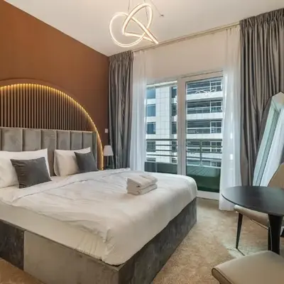 Luxury 3BR & Floating Bed in Marina with Pool