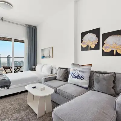 Spacious Studio w Sofa Bed Sleeps 4 in JVC