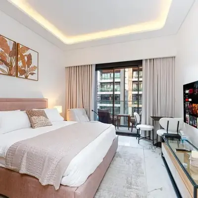 Modern Std Near Burj Khalifa with Pool and City Views