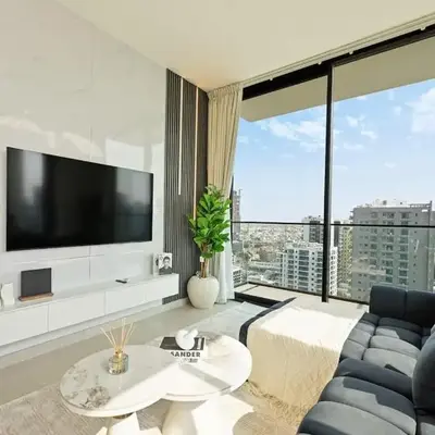 Golden Stays - Private Pool Modern 2BR Oasis in JVC