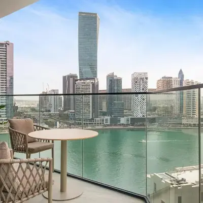 VayK - Luxury 1 BD with Panoramic Canal Views
