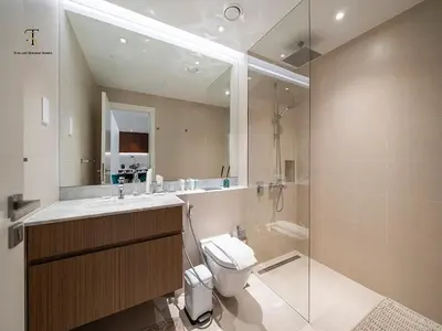 a bathroom with a toilet and a sink and a shower at Luxury Loft 1 Bedroom La Voile - Building 1 Jumeirah 1 in Dubai