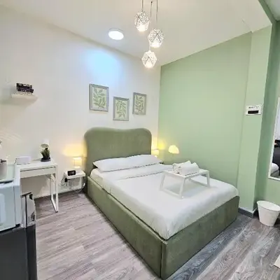 Green Zen Studio Metro 15 mins walk away