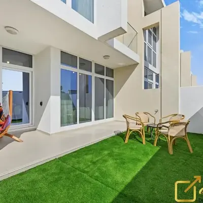 Contemporary 3-Bedroom Villa by Deleguest