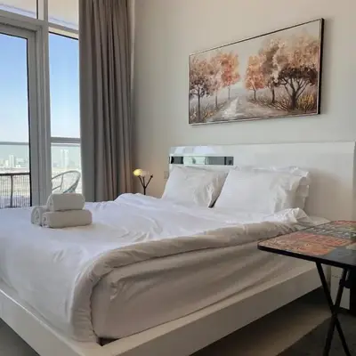 Modern 1BR Apartment Golf View Gym Pool