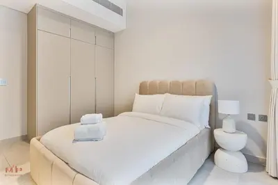 a bedroom with a large white bed with white pillows at Spacious 4 Bed Villa with Private Pool and Meydan in Dubai
