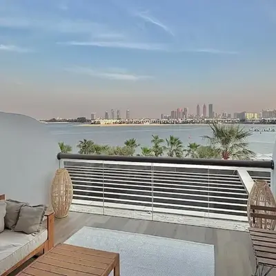 Palm Jumeirah gem with direct beach access