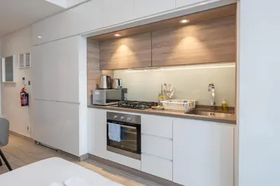 Gallery image of StayShort - Stylish Dubai Marina Studio with City Views Sleeps 2 in Dubai