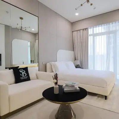 Gracious Studio in Pearl House by Imtiaz