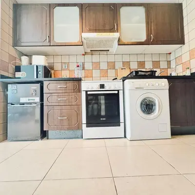 Gallery image of Studio on the Metro with Stunning Lake View in Dubai