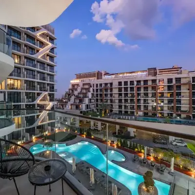 Sunlit Luxe Studio Serene Skies Infinity Pool